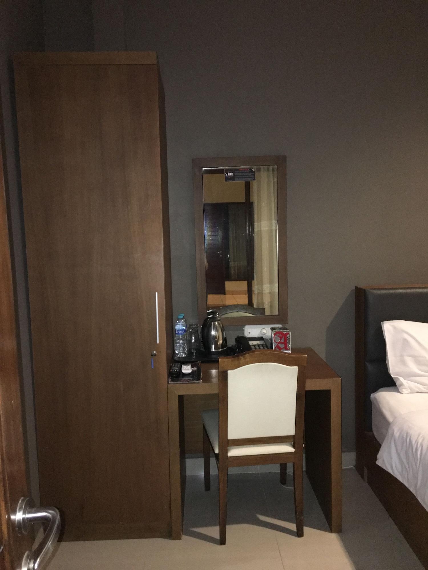 Votel Viure Hotel Jogjakarta Maguwo Экстерьер фото