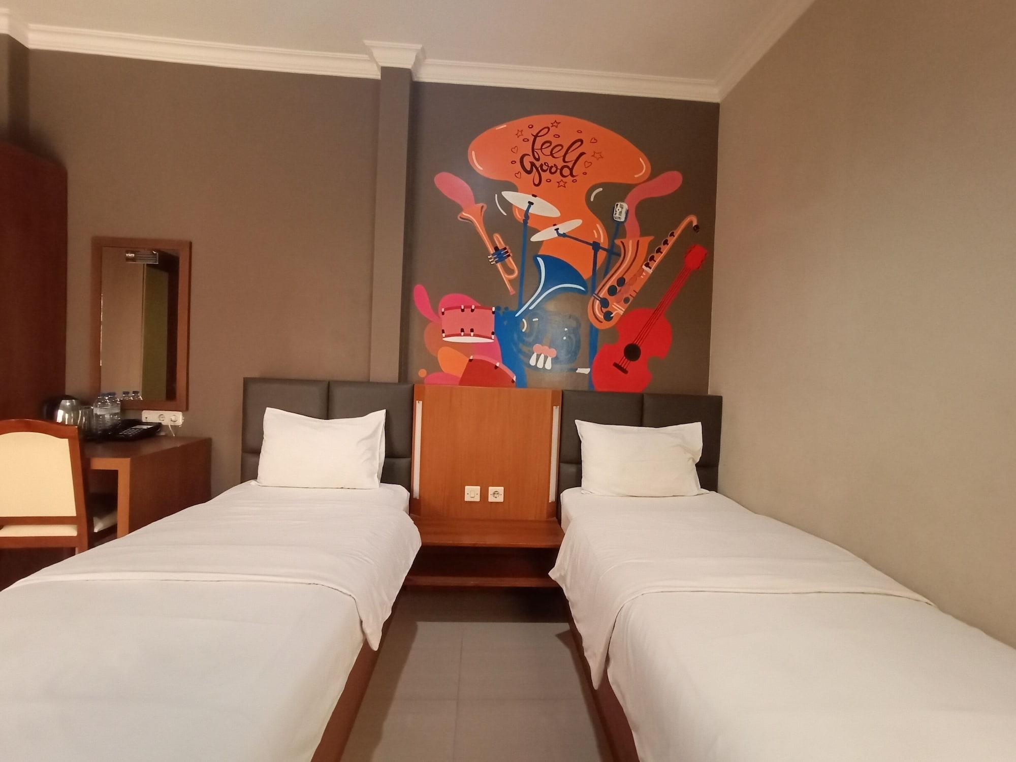 Votel Viure Hotel Jogjakarta Maguwo Экстерьер фото