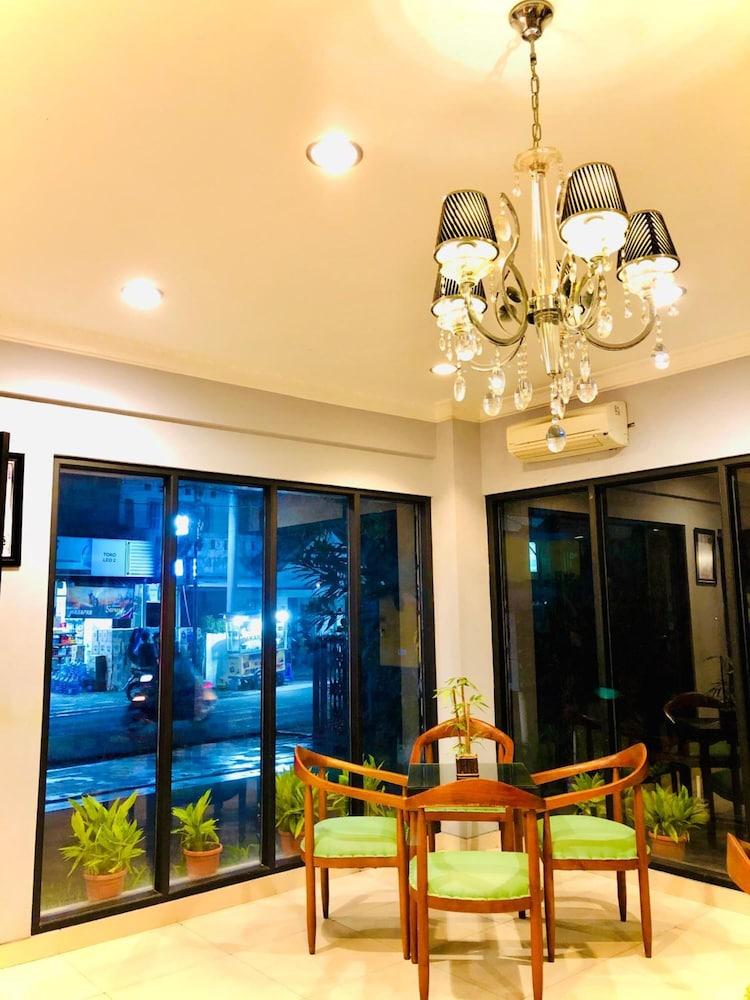 Votel Viure Hotel Jogjakarta Maguwo Экстерьер фото