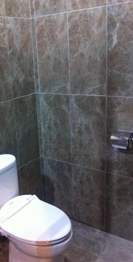 Votel Viure Hotel Jogjakarta Maguwo Экстерьер фото
