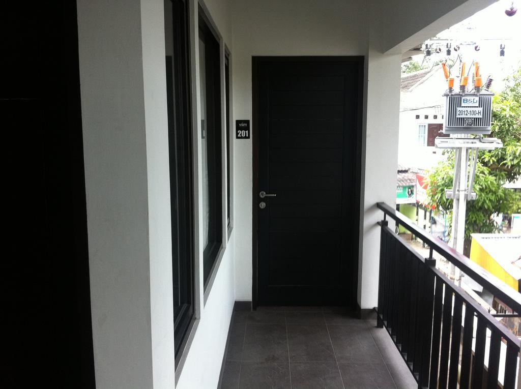 Votel Viure Hotel Jogjakarta Maguwo Экстерьер фото