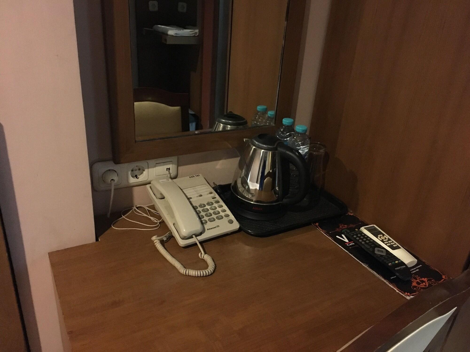 Votel Viure Hotel Jogjakarta Maguwo Экстерьер фото