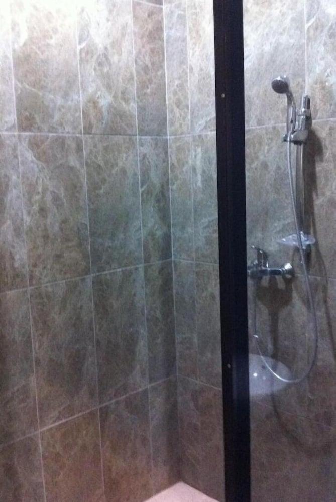 Votel Viure Hotel Jogjakarta Maguwo Экстерьер фото