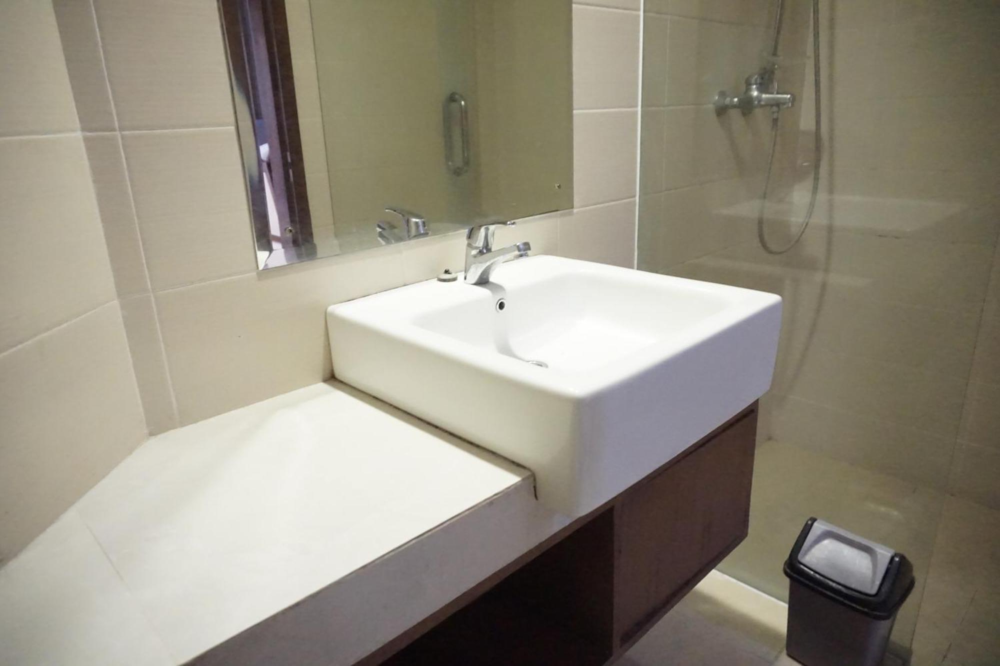 Votel Viure Hotel Jogjakarta Maguwo Экстерьер фото