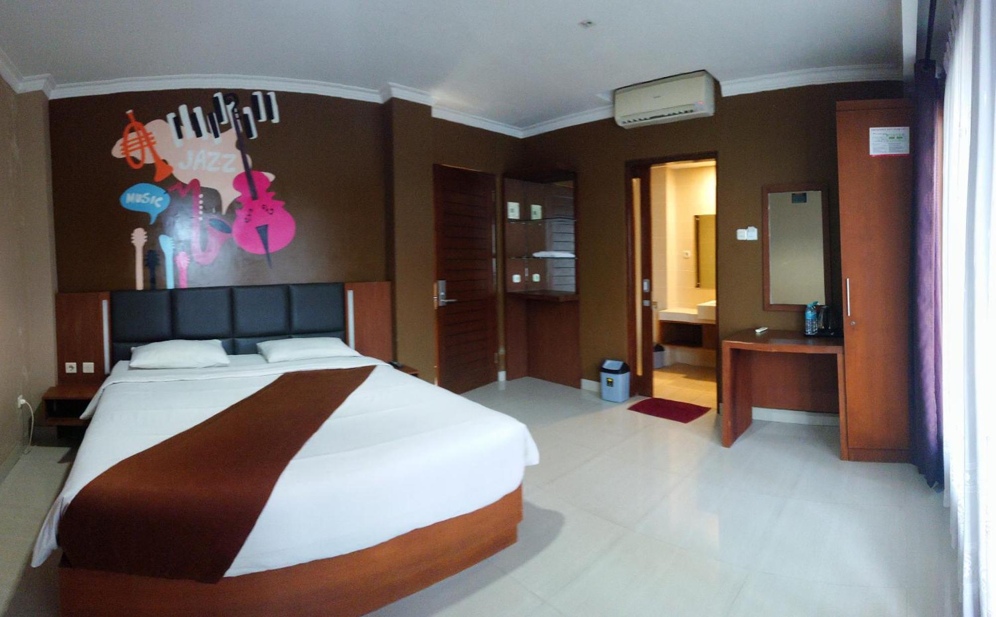 Votel Viure Hotel Jogjakarta Maguwo Экстерьер фото