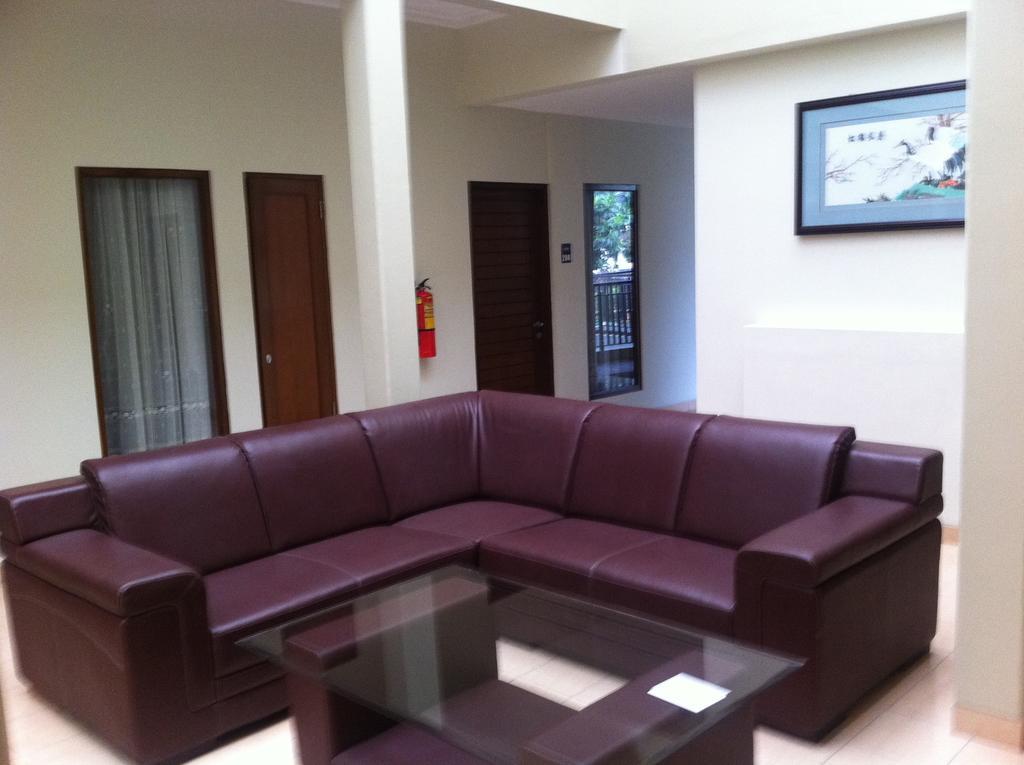Votel Viure Hotel Jogjakarta Maguwo Экстерьер фото