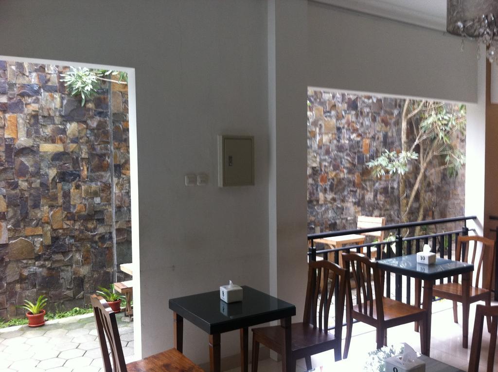 Votel Viure Hotel Jogjakarta Maguwo Экстерьер фото