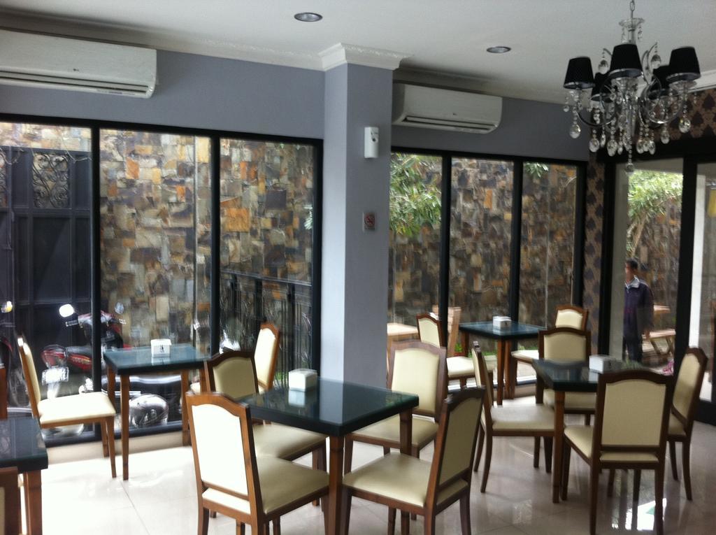 Votel Viure Hotel Jogjakarta Maguwo Экстерьер фото